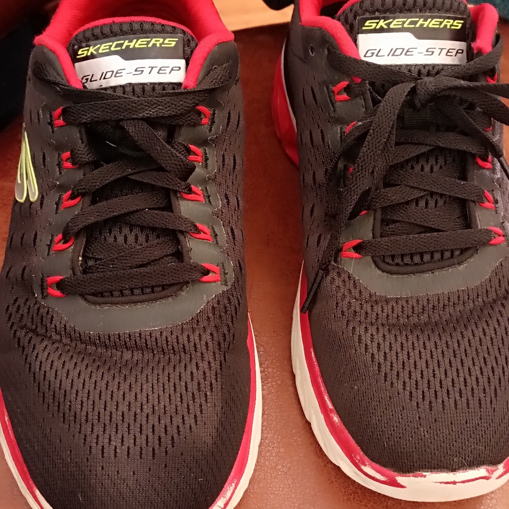 Sketchers glide-step